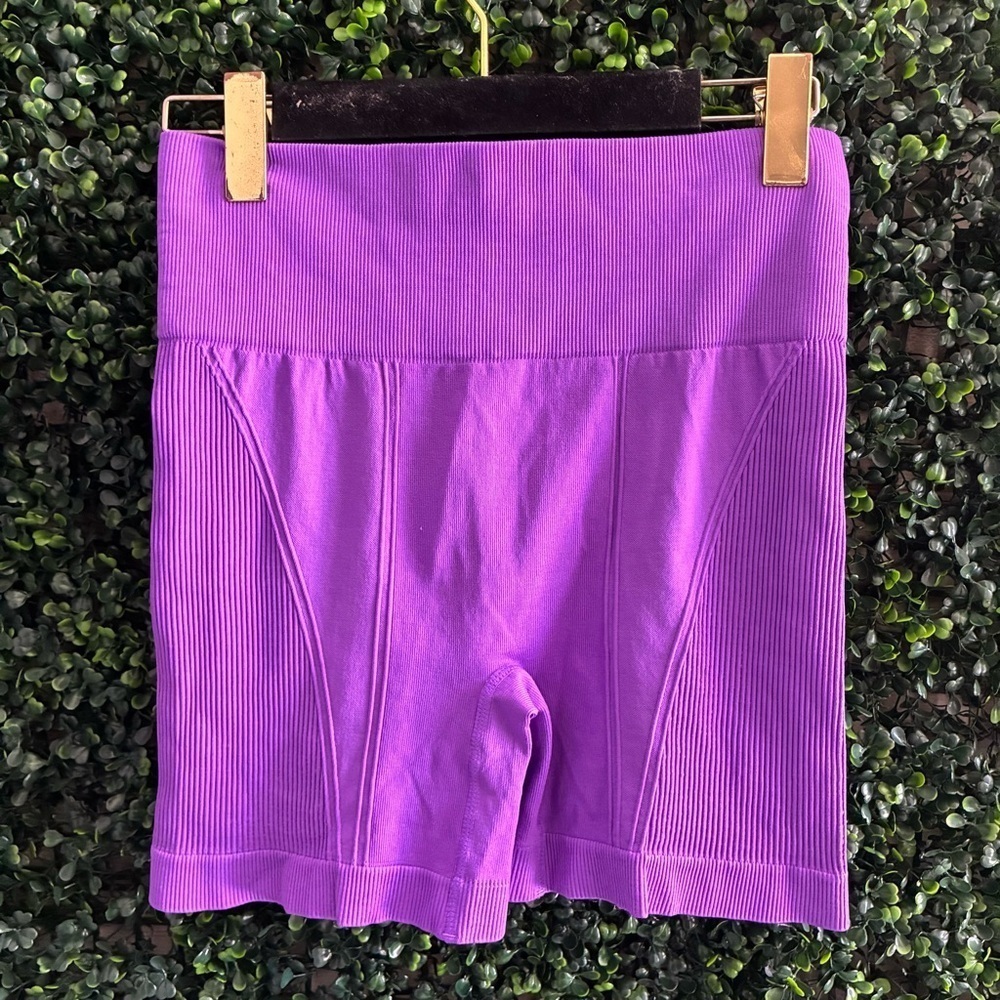 ALALA Seamless Rib Shorts - Picture 9 of 11